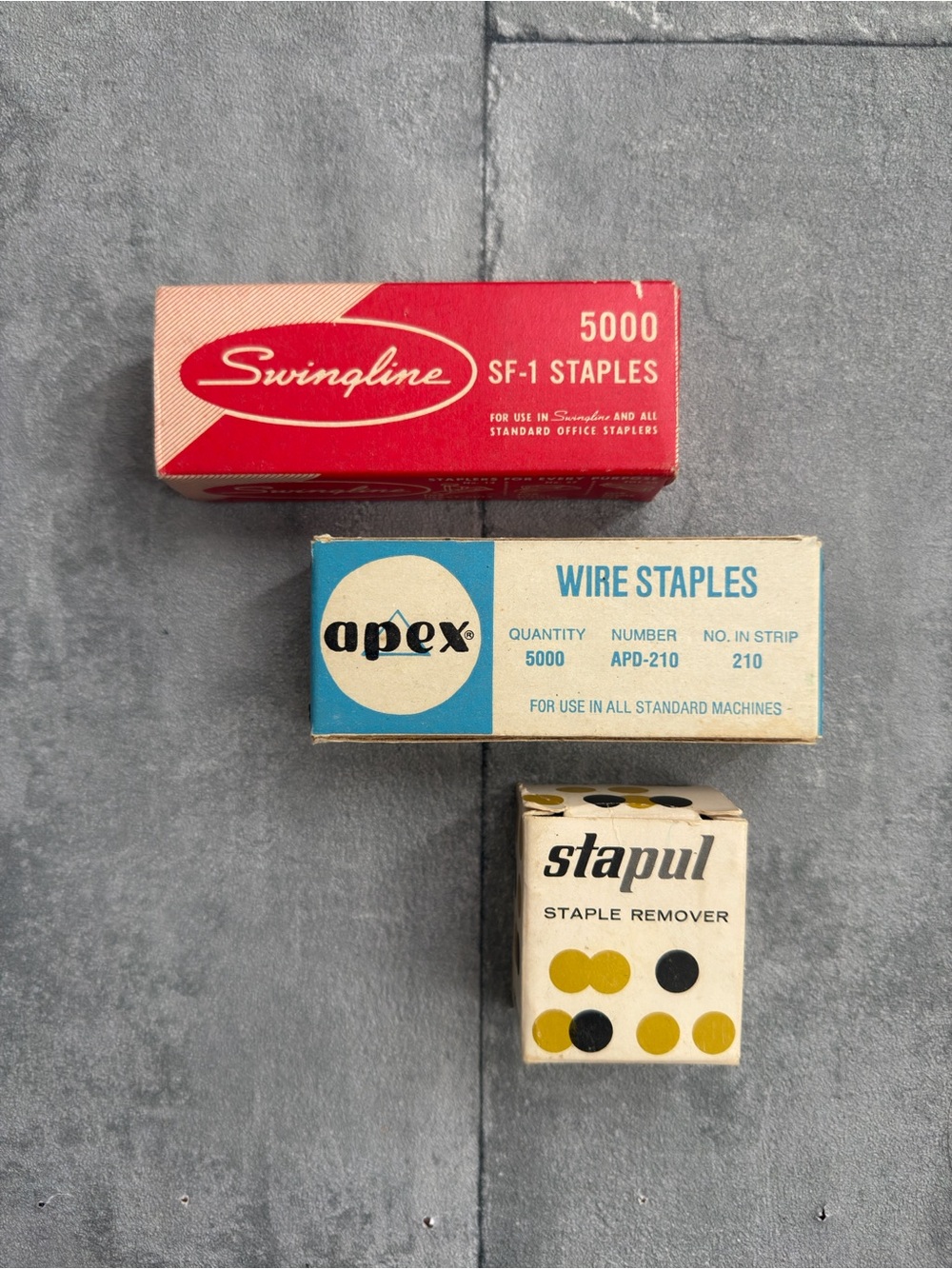 Vintage staples & staple remover 50s mcm Swingline Apex Stapul